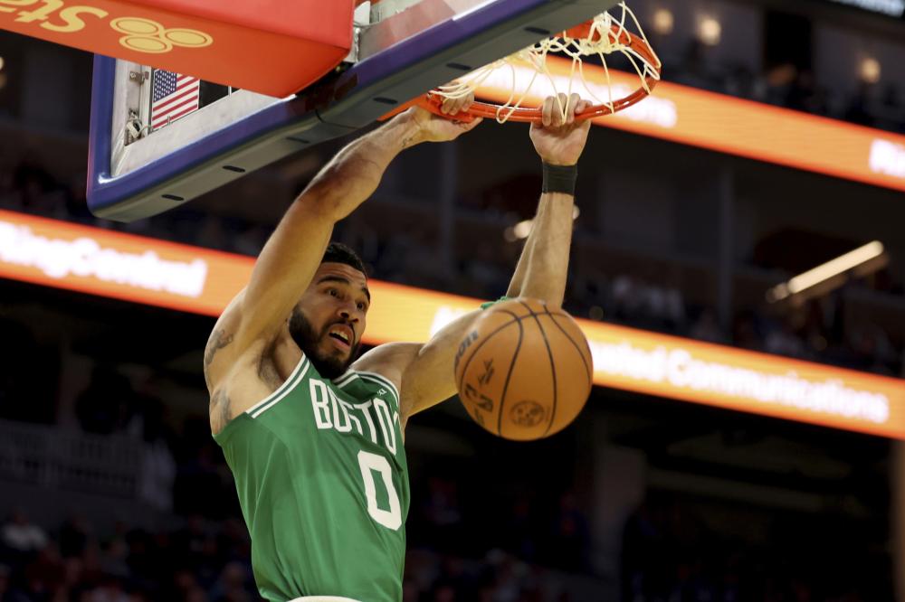 他鼓励队员 他鼓励队员